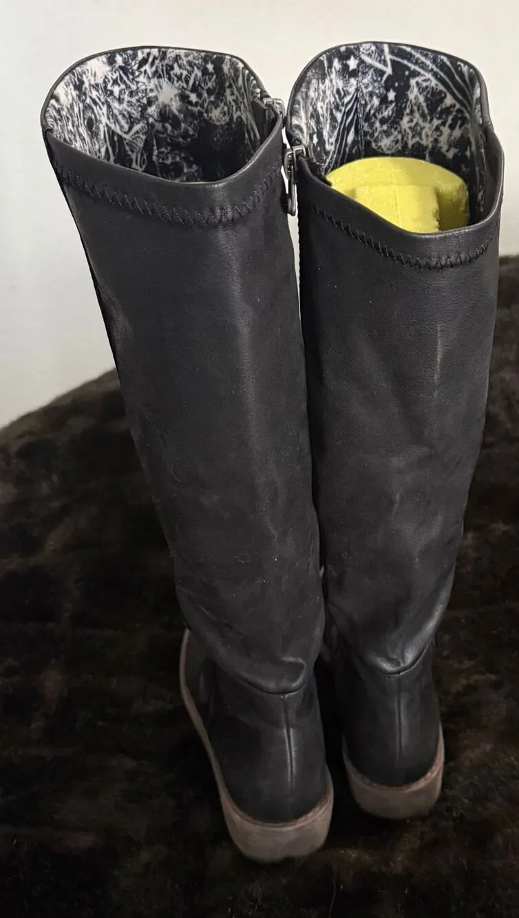 Blowfish Tall Equestrian Riding boots knee high 8.5 zip up sexy